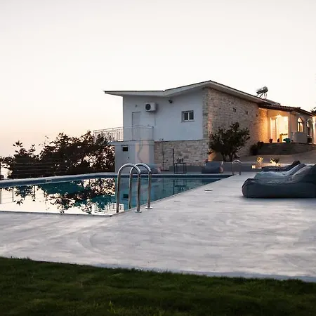 The Private Bay Vári